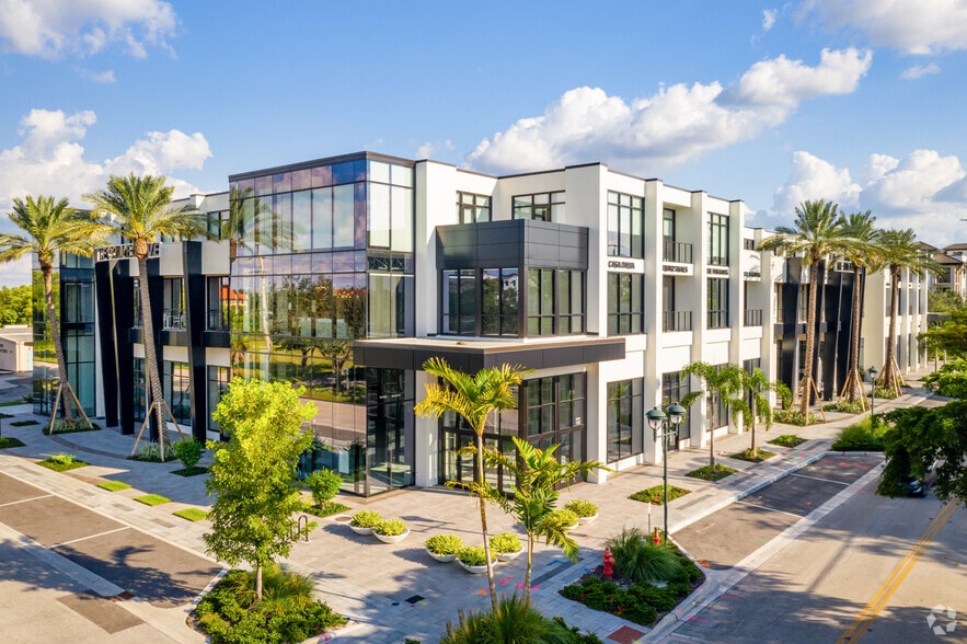 111 10th St S, Naples, FL for sale - Primary Photo - Image 1 of 32