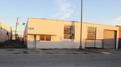 1015-1025 E 29th St, Hialeah, FL à louer Photo du bâtiment- Image 1 de 9
