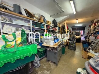 Plus de détails pour Multi-résidentiel à vendre