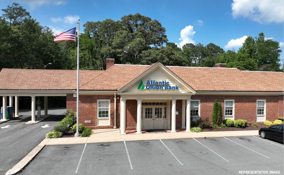 111 W Washington St, Middleburg, VA for sale - Building Photo - Image 1 of 2