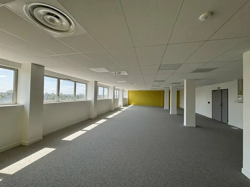 Office in Toulouse for lease Interior Photo- Image 1 of 13