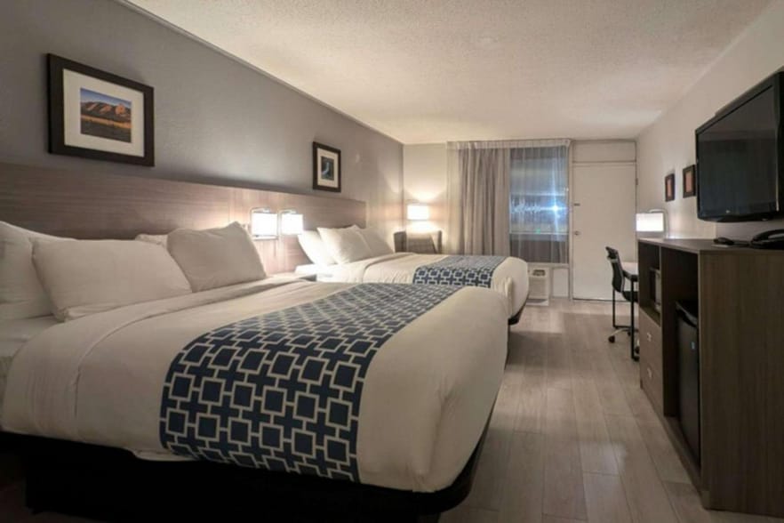 301 2nd Ave, Kearney, NE for sale - Interior Photo - Image 2 of 15