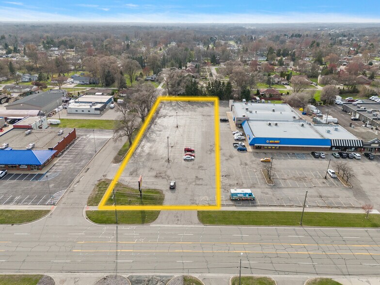 48081 Van Dyke Ave, Shelby Township, MI à louer - Photo du bâtiment - Image 2 de 4