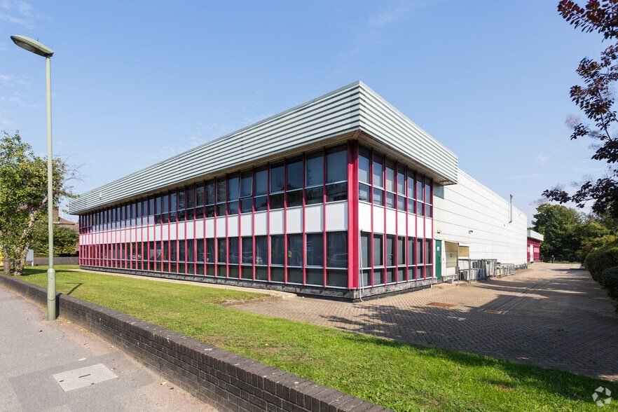 Walnut Tree Clos, Guildford for lease - Building Photo - Image 2 of 8