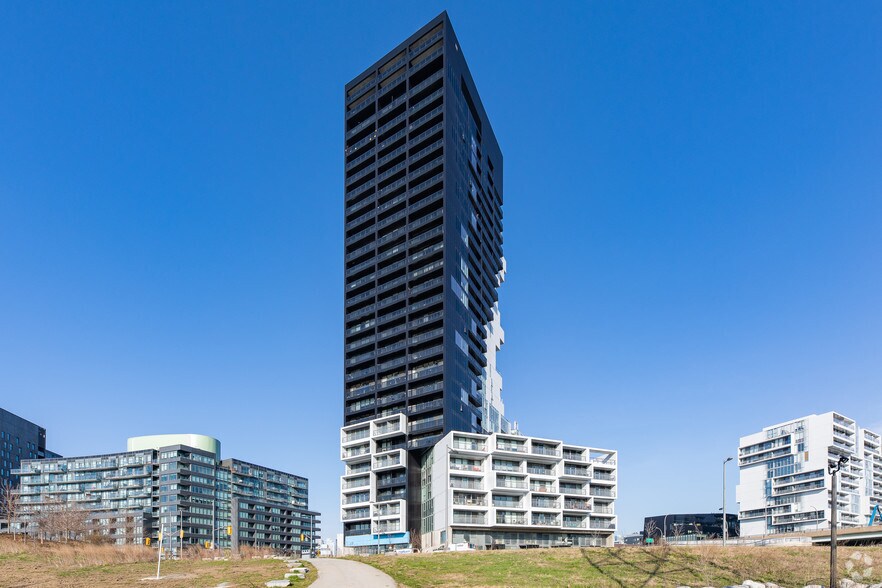 35 Lawren Harris Sq, Toronto, ON for sale - Primary Photo - Image 1 of 1