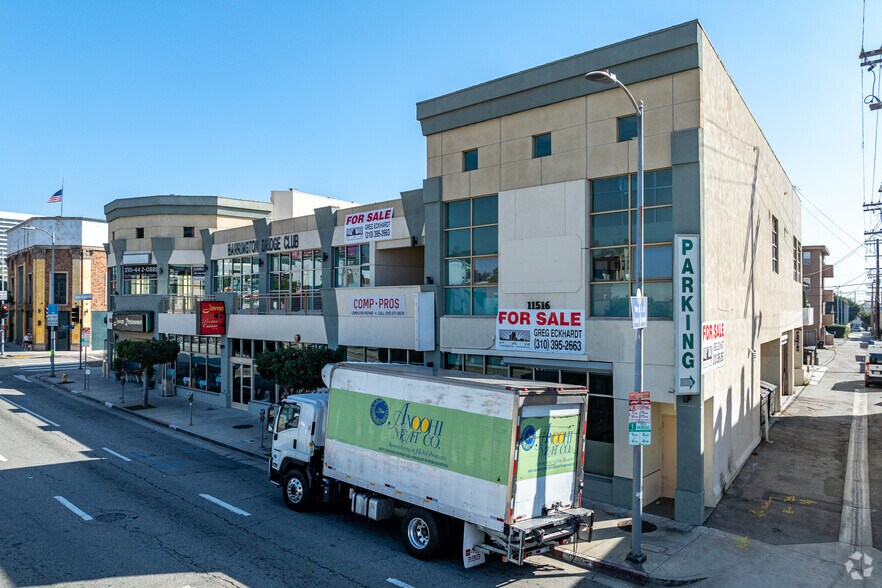 11500-11518 Santa Monica Blvd, Los Angeles, CA à louer - Photo du bâtiment - Image 3 de 8