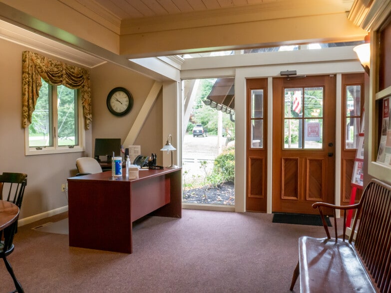 109 W Main St, Clinton Township, NJ for lease - Interior Photo - Image 2 of 9