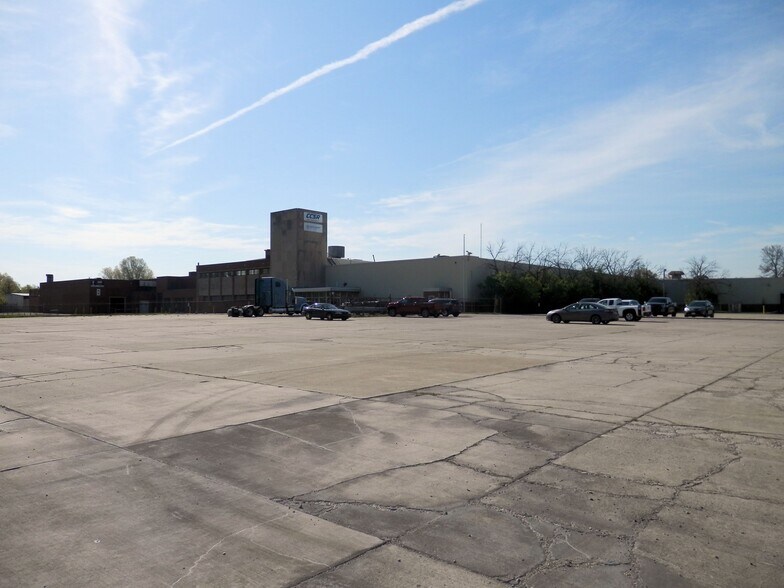 4200 Benefit Ave, Ashtabula, OH à vendre - Photo du bâtiment - Image 1 de 45