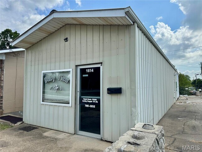 Plus de détails pour 1614 S Broadway St, Poplar Bluff, MO - Bureau à vendre
