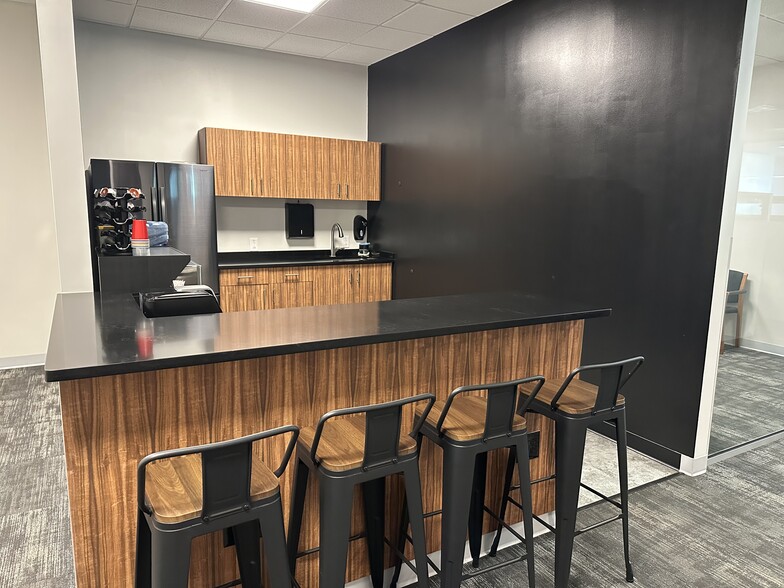 12425 Race Track Rd, Tampa, FL for lease - Interior Photo - Image 3 of 15