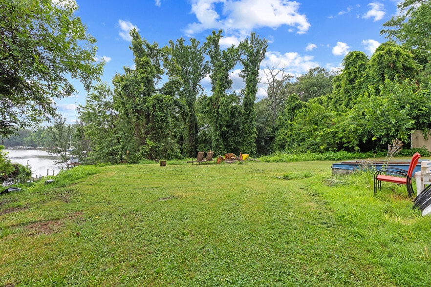 8002 Fort Smallwood Rd, Baltimore, MD for sale - Building Photo - Image 2 of 17