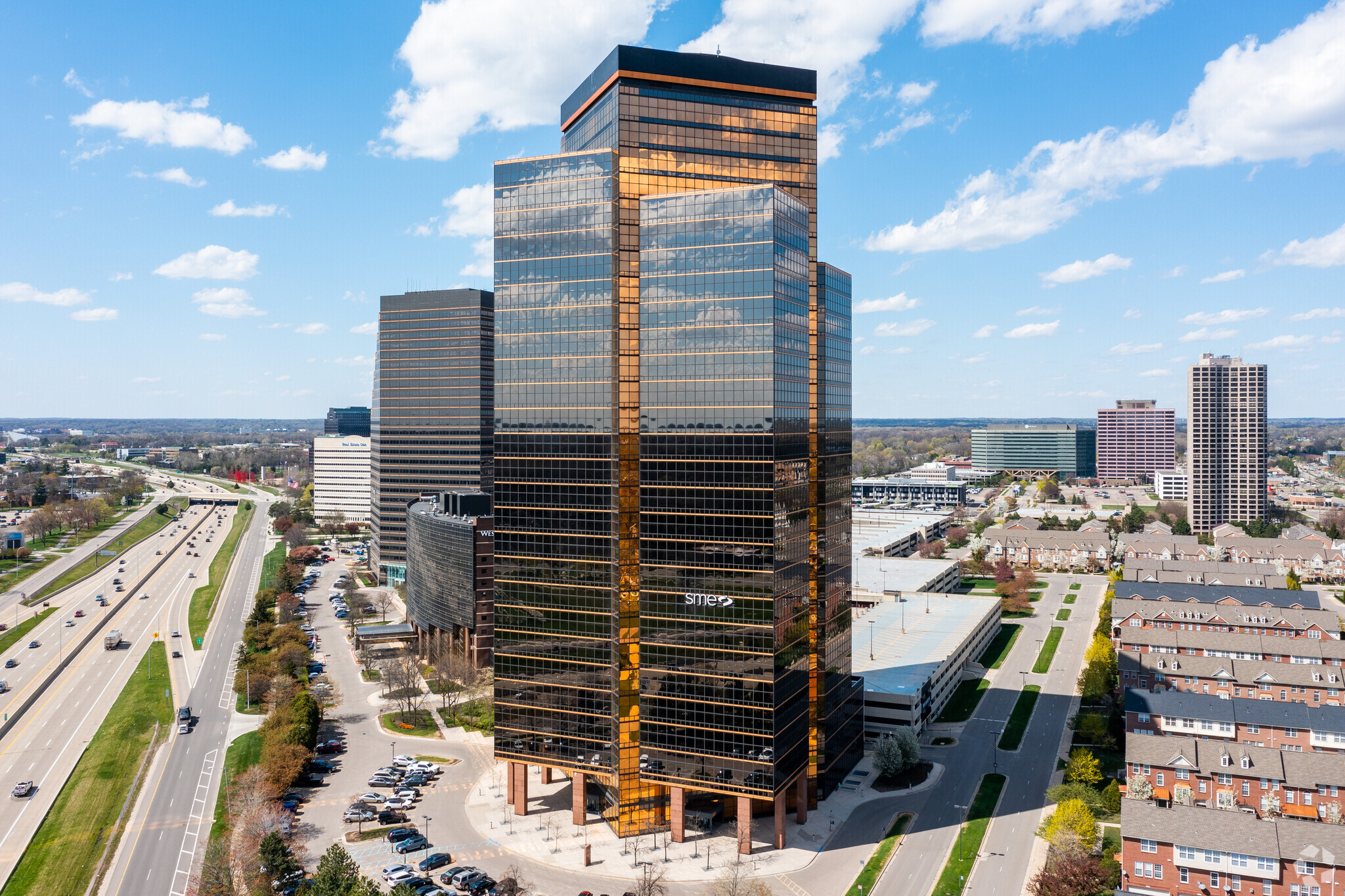 1000 Town Center, Southfield, MI for lease Building Photo- Image 1 of 9