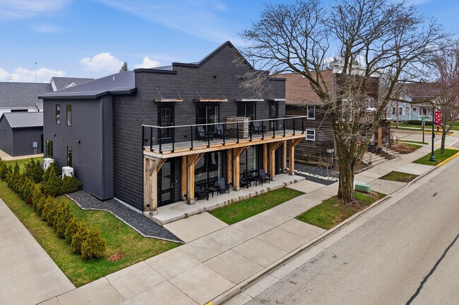 Plus de détails pour 171 E Rhine St, Elkhart Lake, WI - Multi-résidentiel à vendre