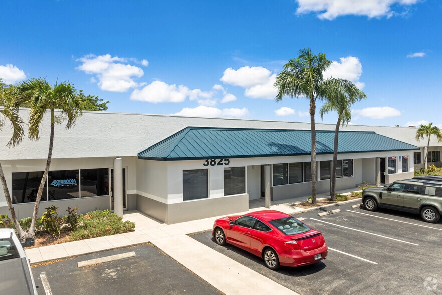 3825 Investment Ln, West Palm Beach, FL à louer - Photo du bâtiment - Image 2 de 9