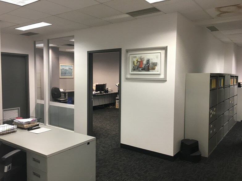 1030 New Britain Ave, West Hartford, CT à louer - Photo intérieure - Image 2 de 7