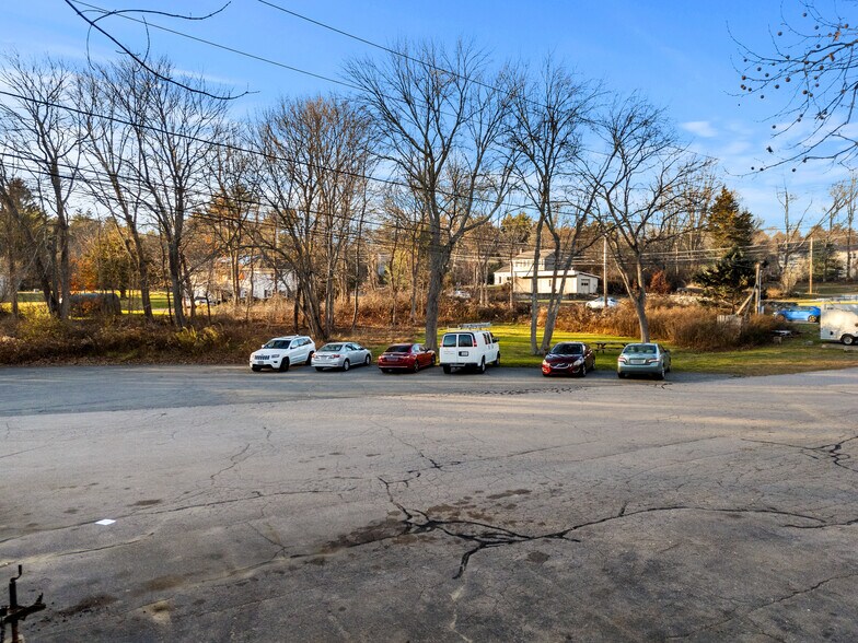 89 Hartford Ave W, Mendon, MA à vendre - Photo du bâtiment - Image 2 de 6