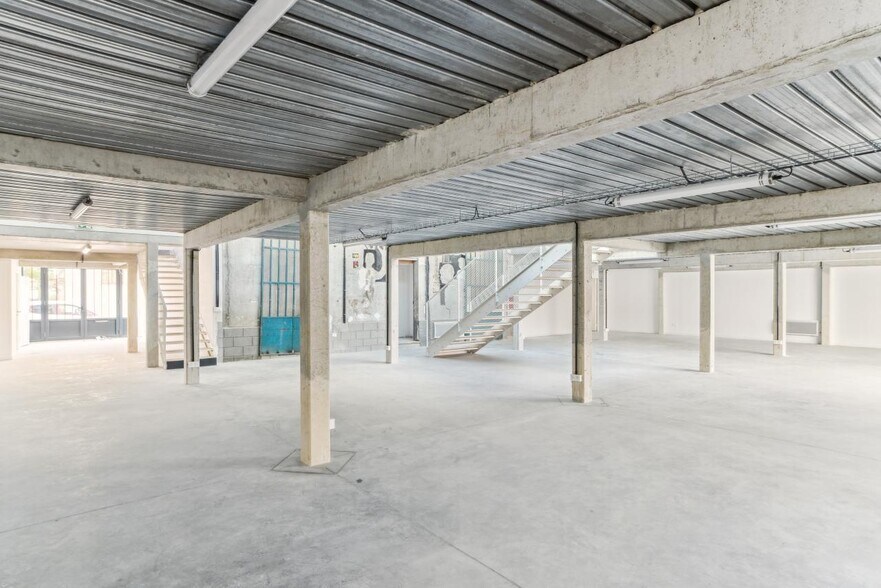 Office in Montreuil for lease - Interior Photo - Image 3 of 12
