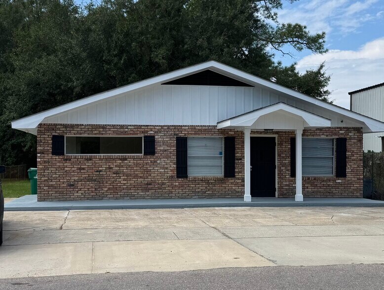 560 Saint John St, Bay Saint Louis, MS for sale - Primary Photo - Image 1 of 9