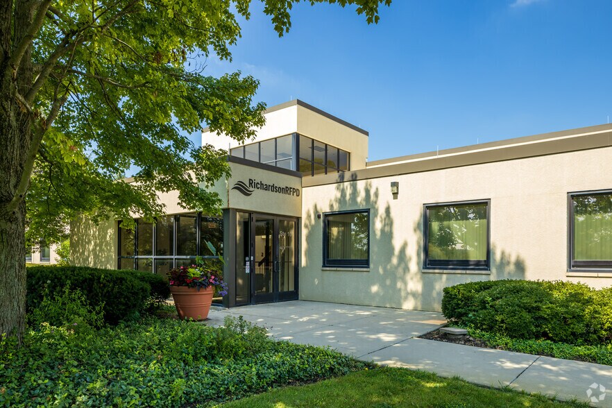 1950 S Batavia Ave, Geneva, IL à louer - Photo du bâtiment - Image 2 de 14