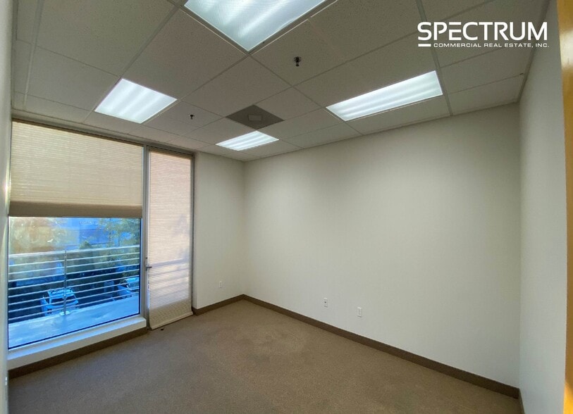 28368 Constellation Rd, Valencia, CA for lease - Building Photo - Image 3 of 5