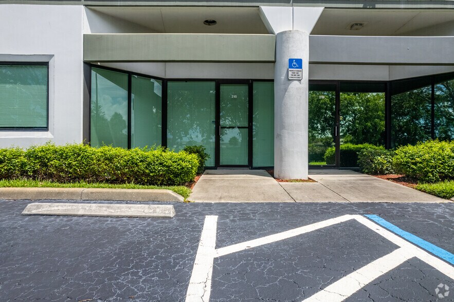 4110 Center Pointe Dr, Fort Myers, FL à vendre - Photo du bâtiment - Image 2 de 12