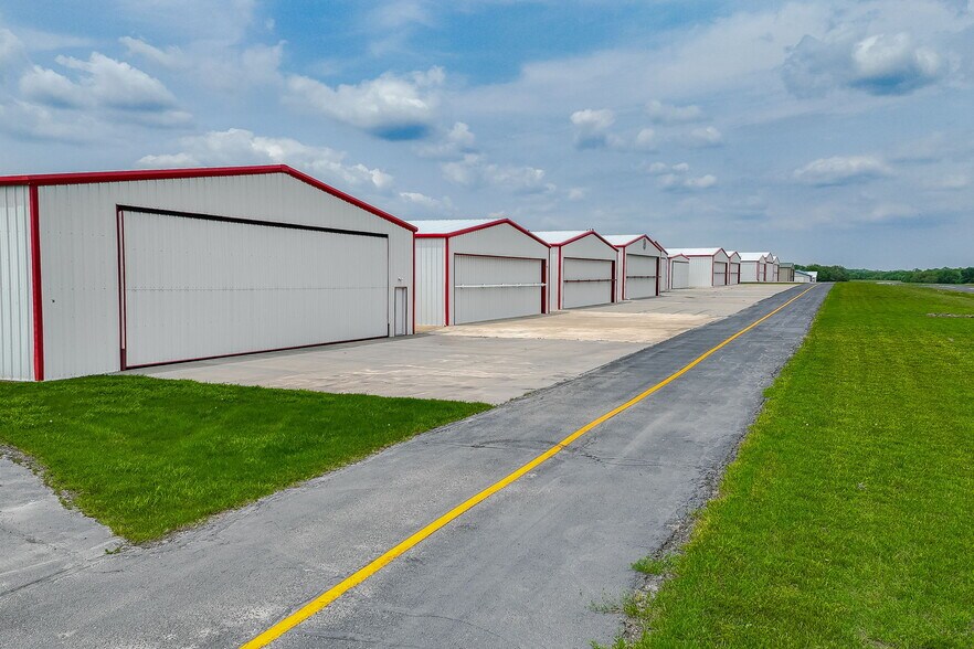 7015 S 143rd St E, Derby, KS à vendre - Photo du bâtiment - Image 2 de 72