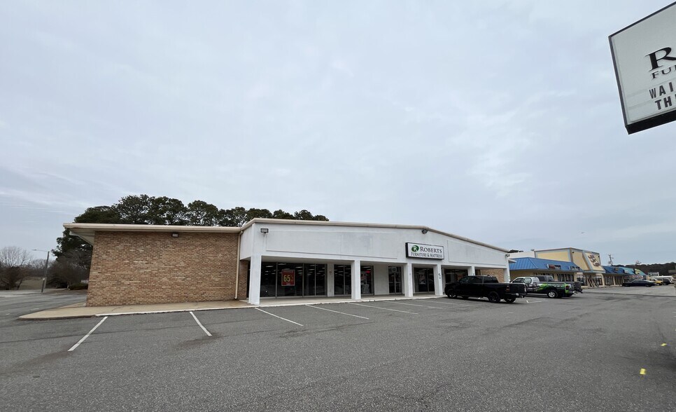 465 Denbigh Blvd, Newport News, VA à vendre - Photo du bâtiment - Image 3 de 3