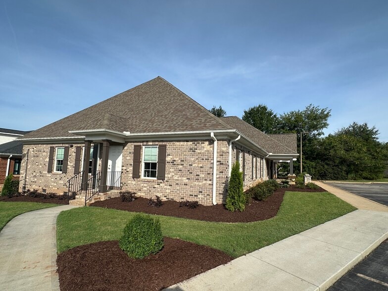 136 Milestone Way, Greenville, SC for lease - Building Photo - Image 3 of 18