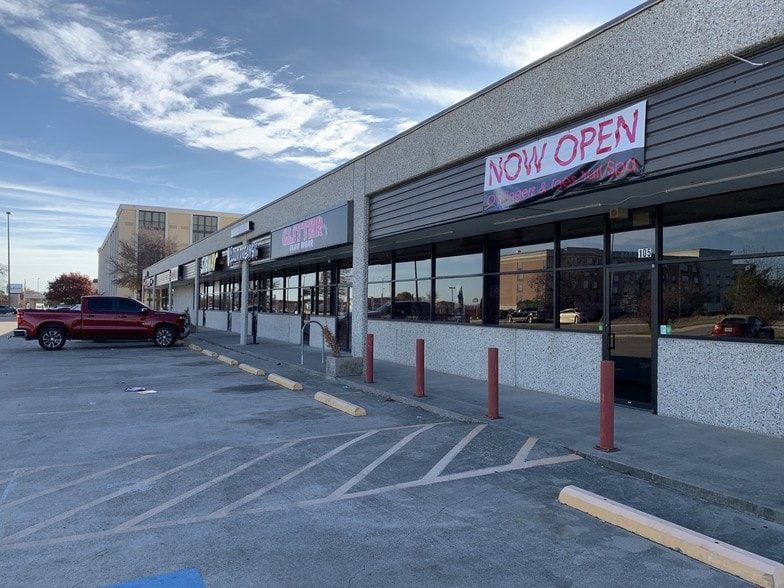 2400 Meacham Blvd, Fort Worth, TX for lease - Building Photo - Image 2 of 8