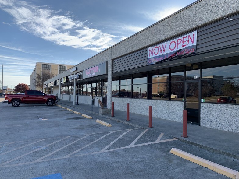 2400 Meacham Blvd, Fort Worth, TX à louer - Photo du bâtiment - Image 2 de 8