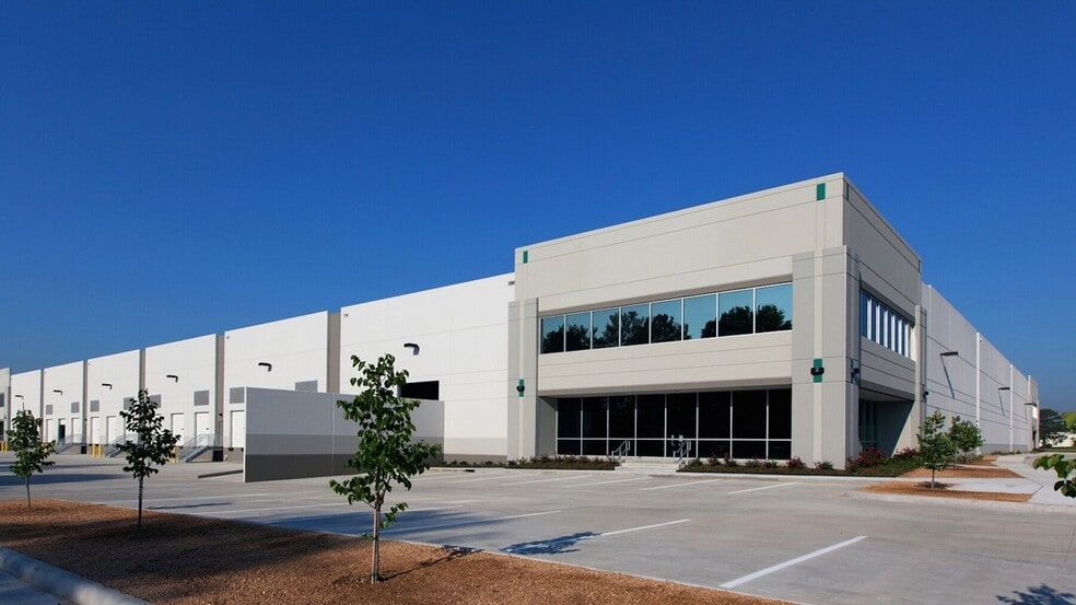 100 Northpark Central Dr, Houston, TX for lease - Building Photo - Image 2 of 9