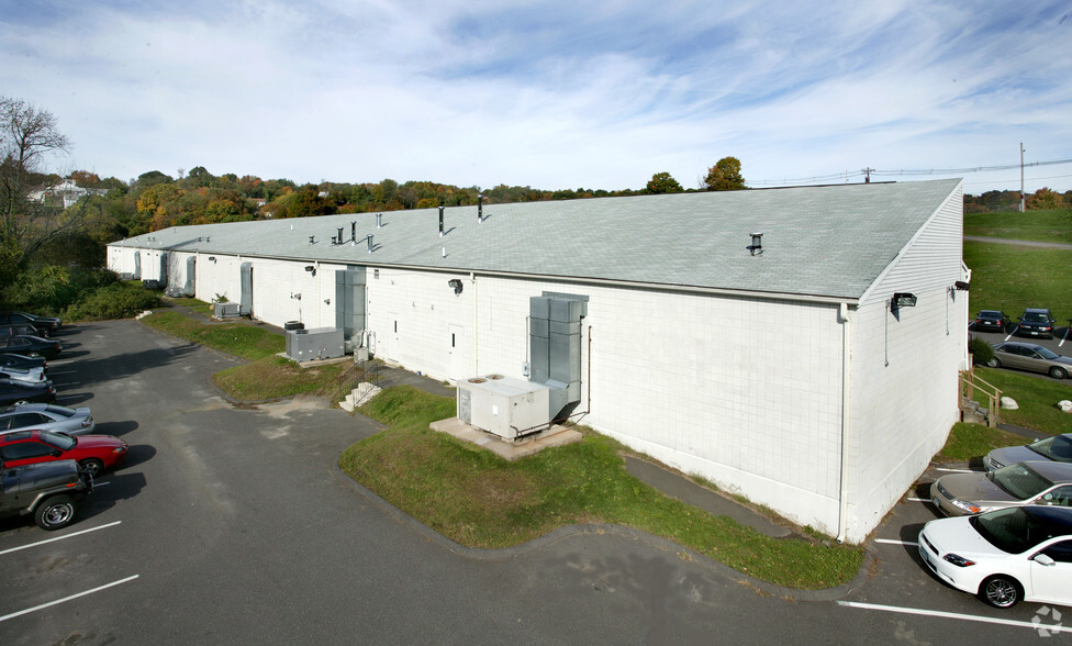 320 Sylvan Lake Rd, Oakville, CT for lease - Building Photo - Image 3 of 6