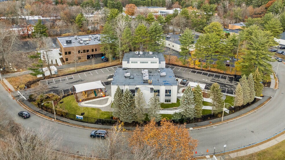 120 Wells Ave, Newton, MA à vendre - Photo du bâtiment - Image 2 de 6