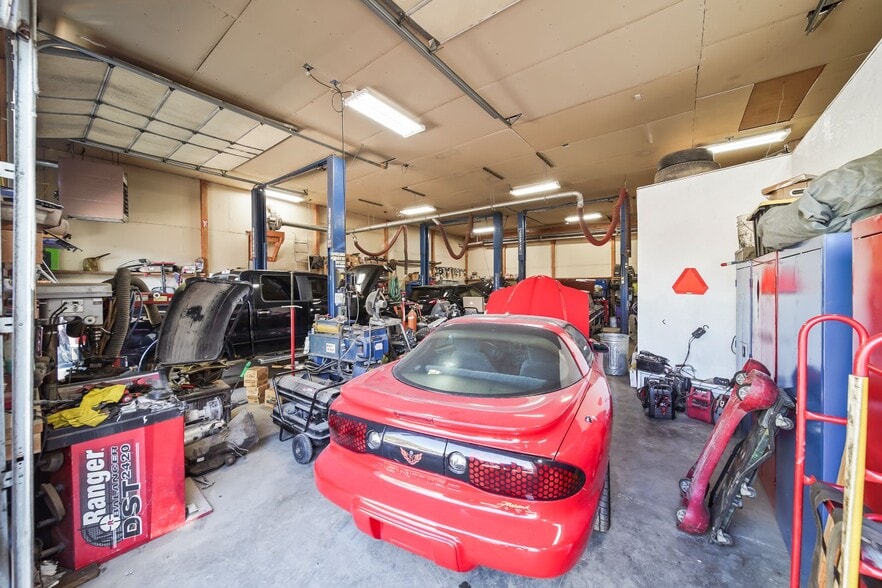 109 S Ortonville Rd, Ortonville, MI for sale - Interior Photo - Image 3 of 14