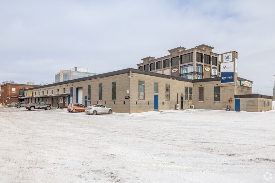 1568-1574 Carling Ave, Ottawa, ON à louer - Photo du bâtiment - Image 3 de 5