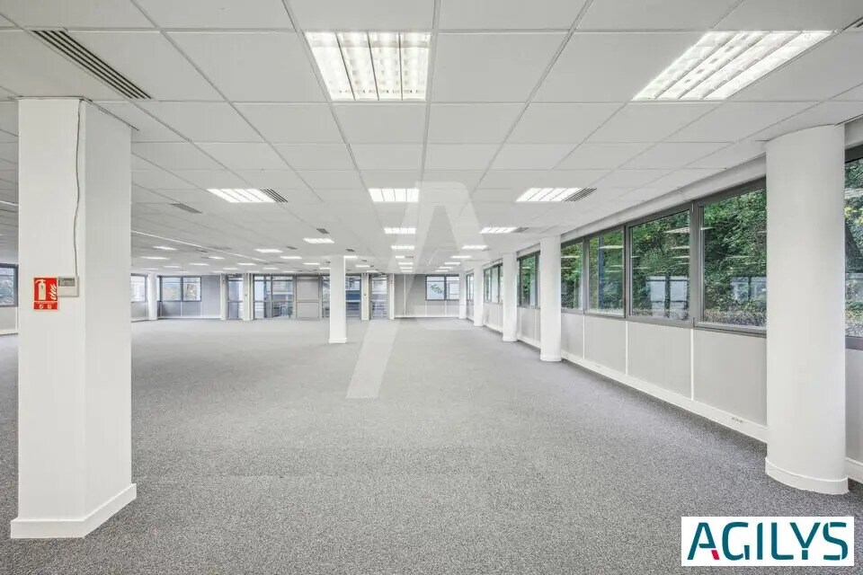 Office in Orsay for lease Building Photo- Image 1 of 13