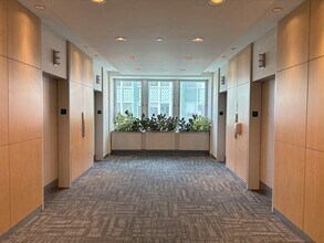 707 7th Ave SW, Calgary, AB à louer Photo intérieure- Image 2 de 7