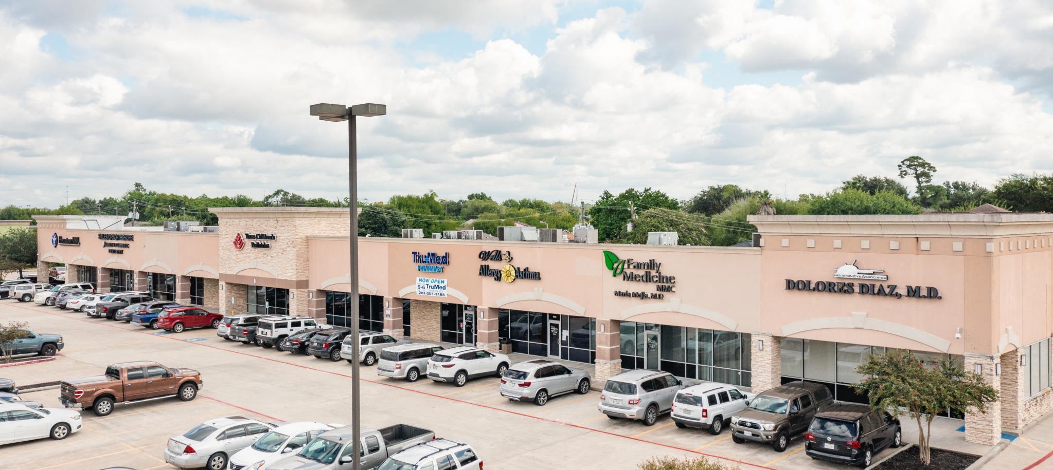 5614-5650 E Sam Houston Pky N, Houston, TX for lease Primary Photo- Image 1 of 5