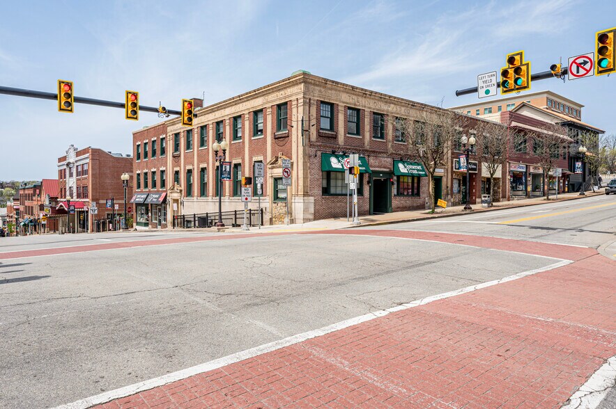 102 N Main St, Greensburg, PA à vendre - Photo du bâtiment - Image 2 de 43