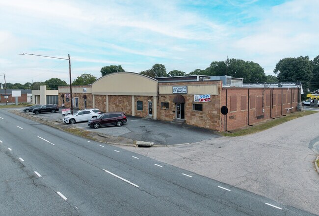 Plus de détails pour 700 N Cannon Blvd, Kannapolis, NC - Plusieurs types d'espaces à louer