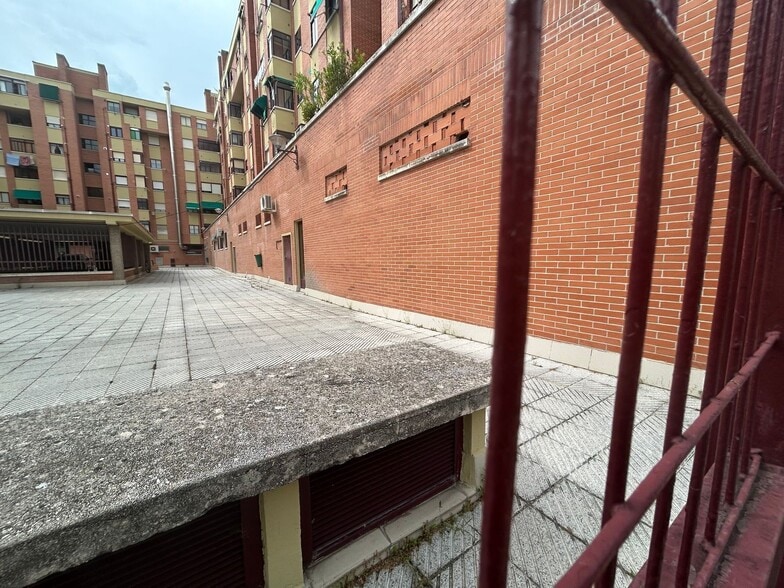 Calle Coinvasa, 1, Valladolid, Valladolid for sale - Building Photo - Image 3 of 10