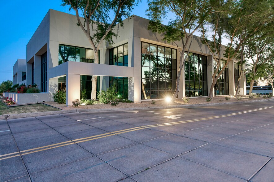 4444 N 32nd St, Phoenix, AZ à louer - Photo du bâtiment - Image 2 de 7