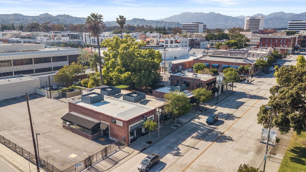 207 S Fair Oaks Ave, Pasadena, CA à louer - Photo du bâtiment - Image 2 de 8