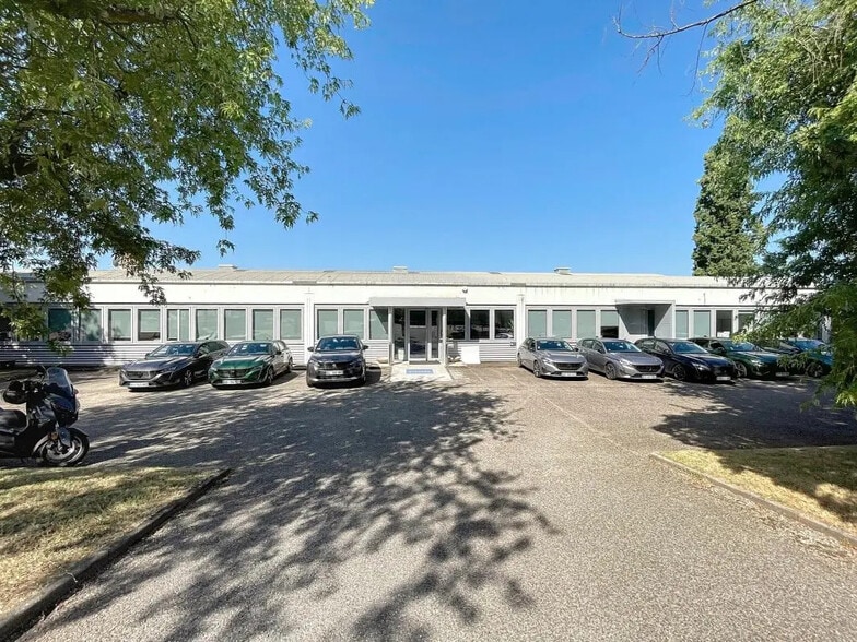 9 Rue Du Dauphiné, Saint-Priest for lease - Building Photo - Image 1 of 2