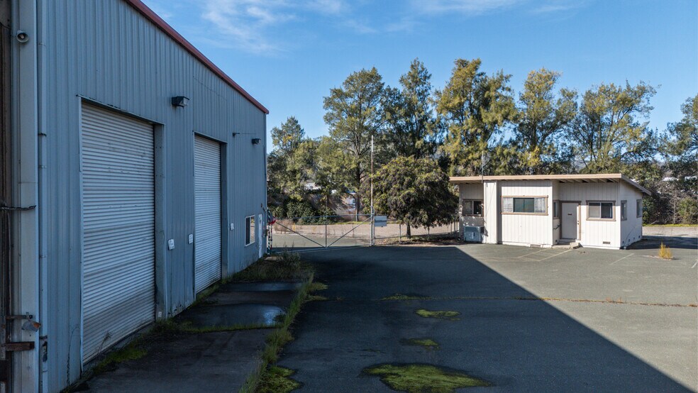 450 Orr Springs Rd, Ukiah, CA à louer - Photo du bâtiment - Image 3 de 7