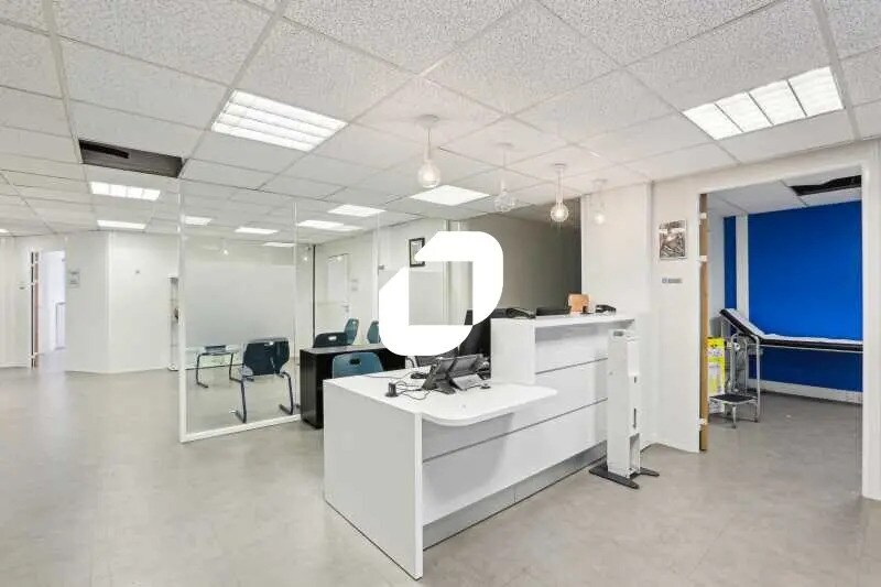 Office in Le Kremlin-Bicêtre for lease - Interior Photo - Image 3 of 23