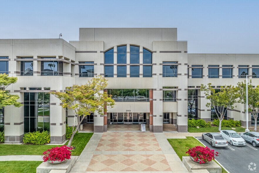 2901 N Ventura Rd, Oxnard, CA à louer - Photo du bâtiment - Image 2 de 7