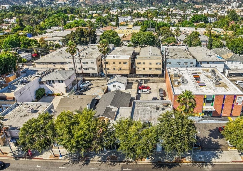 7541-7543 Santa Monica Blvd, West Hollywood, CA for sale - Building Photo - Image 2 of 3