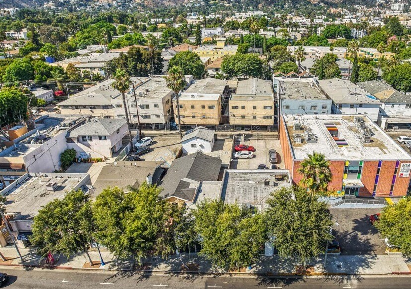 7541-7543 Santa Monica Blvd, West Hollywood, CA à vendre - Photo du bâtiment - Image 2 de 3