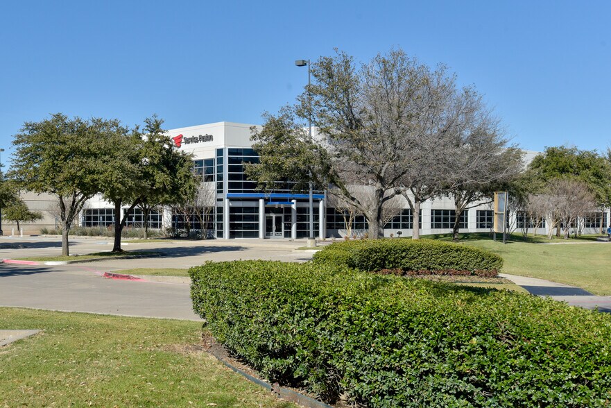 8605 Freeport Pky, Irving, TX à louer - Photo du bâtiment - Image 2 de 17